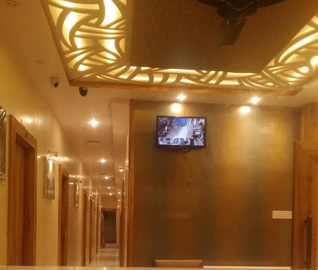 Hotel Sun City Near Saifee Hospital And Hn Reliance Mumbai Kültér fotó